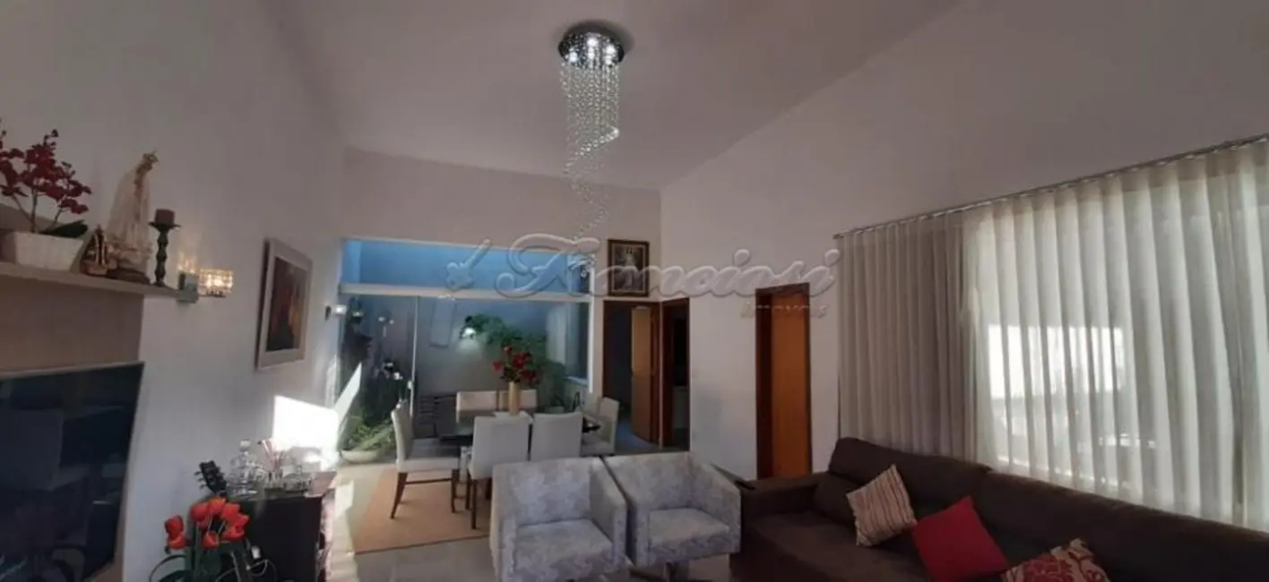 Foto 1 de Casa com 3 quartos à venda, 300m2 em Itapetininga - SP