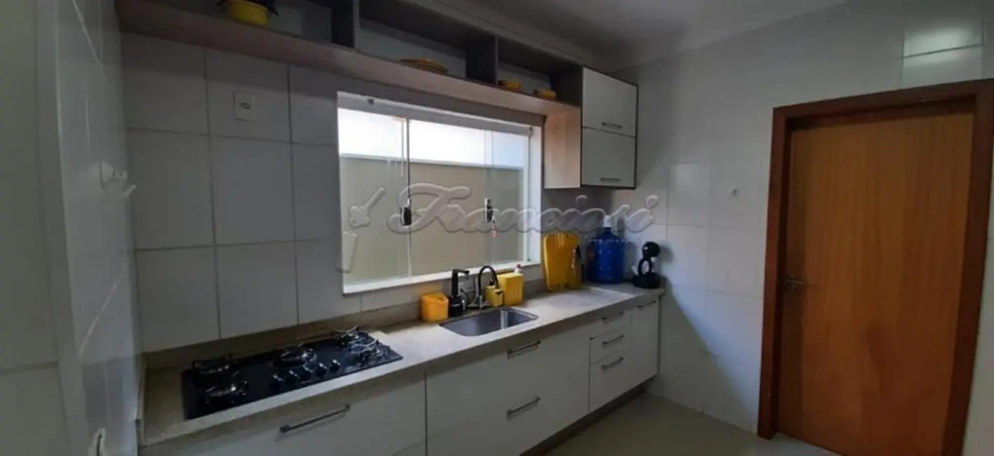 Foto 4 de Casa com 3 quartos à venda, 300m2 em Itapetininga - SP