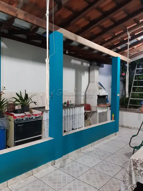 Foto 1 de Casa com 3 quartos à venda, 306m2 em Angatuba - SP