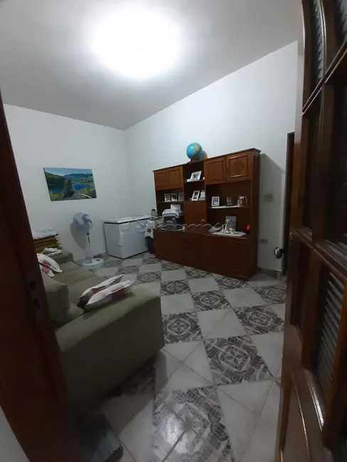 Casa com 3 quartos à venda, 306m2 em Angatuba - SP - imagem 4 Foto 4 de Casa com 3 quartos à venda, 306m2 em Angatuba - SP