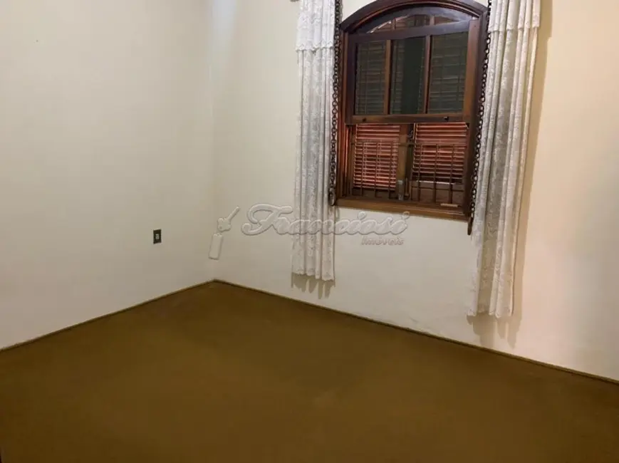 Casa com 3 quartos à venda, 667m2 em Centro, Itapetininga - SP - imagem 8 Foto 8 de Casa com 3 quartos à venda, 667m2 em Centro, Itapetininga - SP