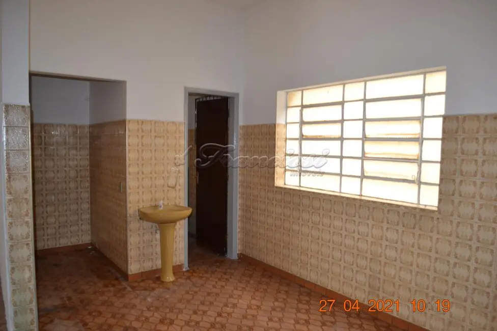 Prédio Inteiro para alugar, 105m2 em Centro, Itapetininga - SP - imagem 3 Foto 3 de Prédio Inteiro para alugar, 105m2 em Centro, Itapetininga - SP