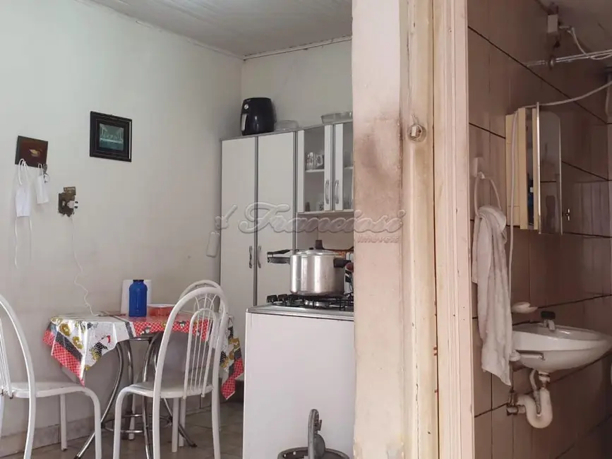 Casa com 2 quartos à venda, 255m2 em Vila Barth, Itapetininga - SP - imagem 9 Foto 9 de Casa com 2 quartos à venda, 255m2 em Vila Barth, Itapetininga - SP
