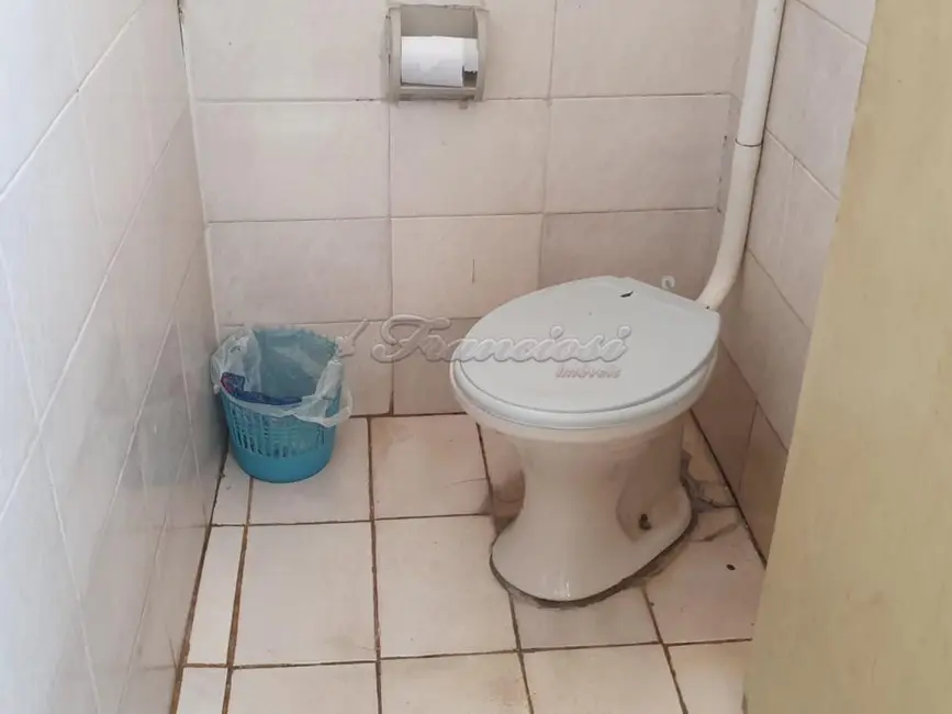 Casa com 2 quartos à venda, 255m2 em Vila Barth, Itapetininga - SP - imagem 4 Foto 4 de Casa com 2 quartos à venda, 255m2 em Vila Barth, Itapetininga - SP