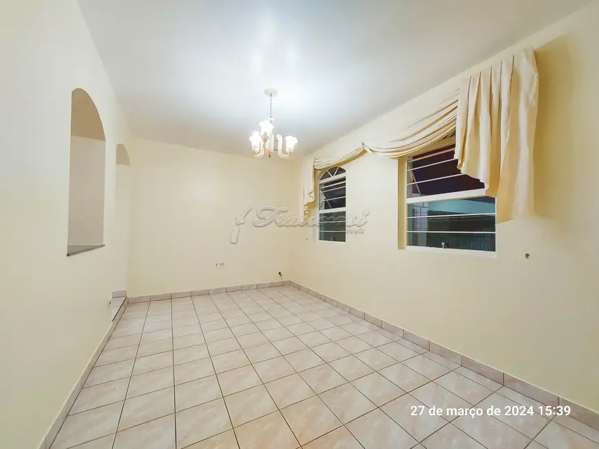 Casa com 3 quartos à venda, 300m2 em Vila Barth, Itapetininga - SP - imagem 6 Foto 6 de Casa com 3 quartos à venda, 300m2 em Vila Barth, Itapetininga - SP