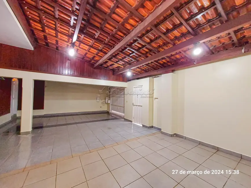 Casa com 3 quartos à venda, 300m2 em Vila Barth, Itapetininga - SP - imagem 3 Foto 3 de Casa com 3 quartos à venda, 300m2 em Vila Barth, Itapetininga - SP