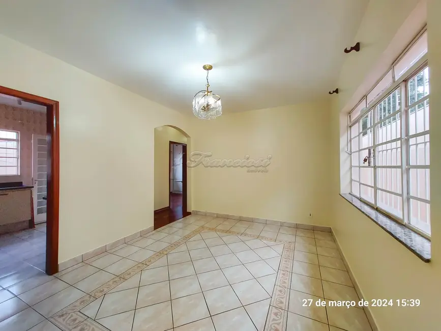 Casa com 3 quartos à venda, 300m2 em Vila Barth, Itapetininga - SP - imagem 8 Foto 8 de Casa com 3 quartos à venda, 300m2 em Vila Barth, Itapetininga - SP