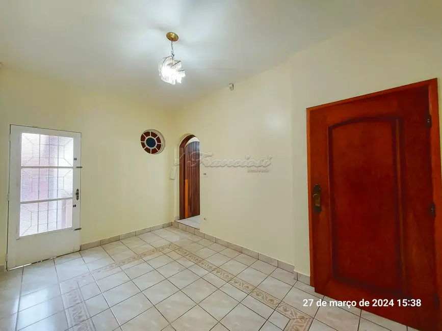 Casa com 3 quartos à venda, 300m2 em Vila Barth, Itapetininga - SP - imagem 4 Foto 4 de Casa com 3 quartos à venda, 300m2 em Vila Barth, Itapetininga - SP