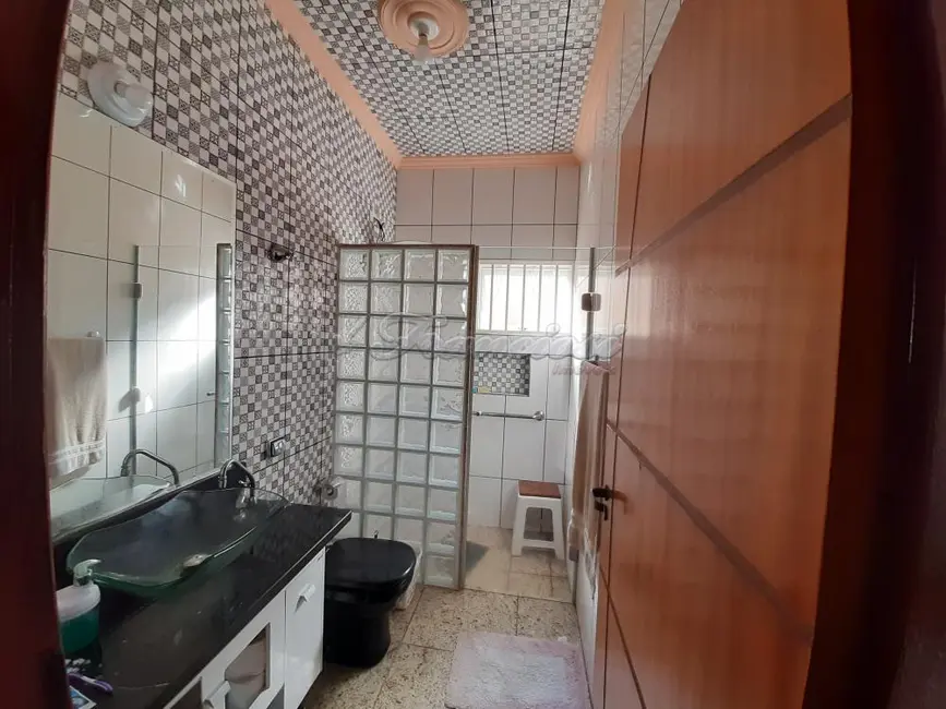 Casa com 2 quartos à venda, 190m2 em Centro, Itapetininga - SP - imagem 4 Foto 4 de Casa com 2 quartos à venda, 190m2 em Centro, Itapetininga - SP