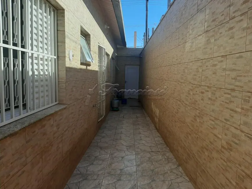 Casa com 2 quartos à venda, 190m2 em Centro, Itapetininga - SP - imagem 5 Foto 5 de Casa com 2 quartos à venda, 190m2 em Centro, Itapetininga - SP