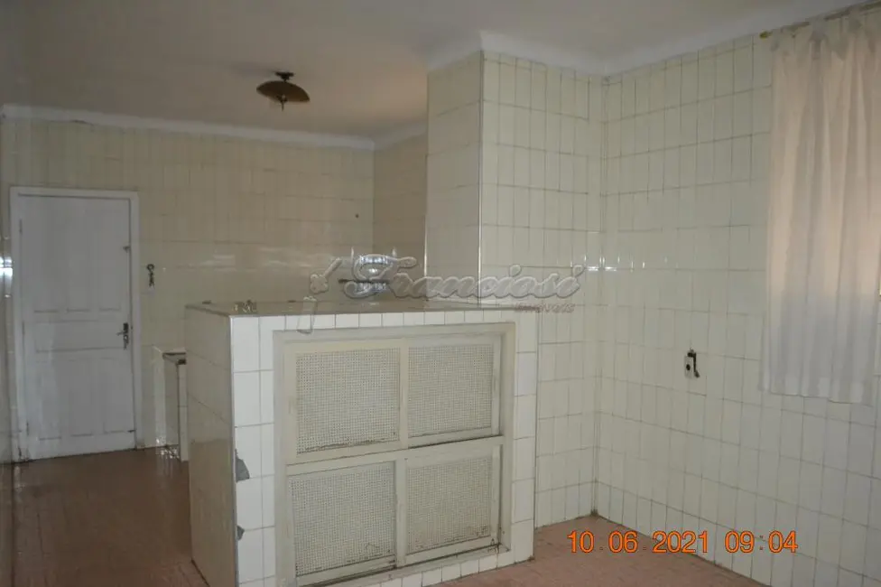 Loja com 3 quartos para alugar, 228m2 em Centro, Itapetininga - SP - imagem 7 Foto 7 de Loja com 3 quartos para alugar, 228m2 em Centro, Itapetininga - SP