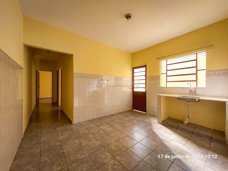 Foto 2 de Casa com 2 quartos para alugar, 84m2 em Vila Santa Isabel, Itapetininga - SP