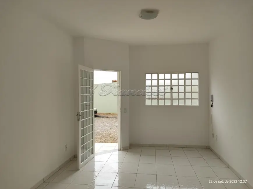 Casa de Condomínio com 2 quartos à venda, 100m2 em Vila Rubens, Itapetininga - SP - imagem 3 Foto 3 de Casa de Condomínio com 2 quartos à venda, 100m2 em Vila Rubens, Itapetininga - SP