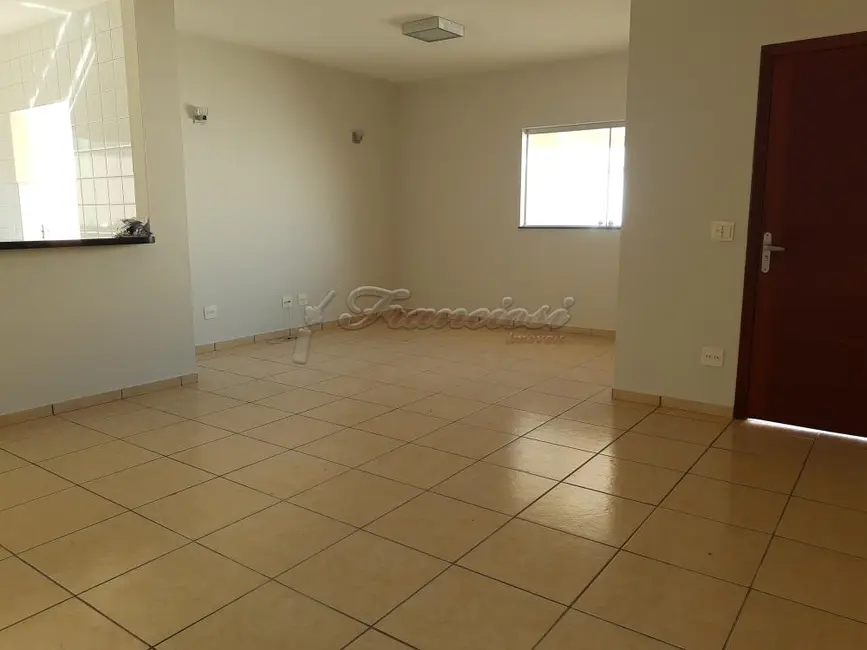 Casa com 3 quartos à venda, 300m2 em Vila Carolina, Itapetininga - SP - imagem 2 Foto 2 de Casa com 3 quartos à venda, 300m2 em Vila Carolina, Itapetininga - SP