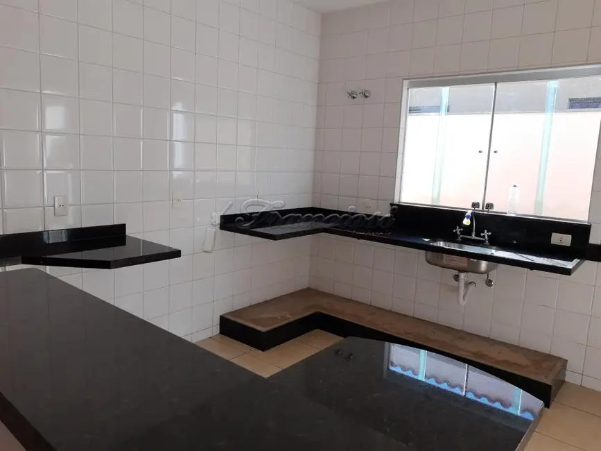 Casa com 3 quartos à venda, 300m2 em Vila Carolina, Itapetininga - SP - imagem 3 Foto 3 de Casa com 3 quartos à venda, 300m2 em Vila Carolina, Itapetininga - SP