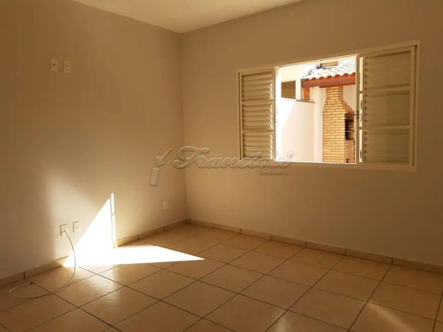 Casa com 3 quartos à venda, 300m2 em Vila Carolina, Itapetininga - SP - imagem 6 Foto 6 de Casa com 3 quartos à venda, 300m2 em Vila Carolina, Itapetininga - SP
