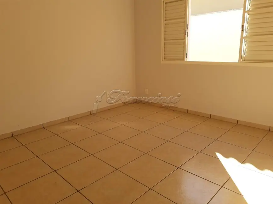 Casa com 3 quartos à venda, 300m2 em Vila Carolina, Itapetininga - SP - imagem 5 Foto 5 de Casa com 3 quartos à venda, 300m2 em Vila Carolina, Itapetininga - SP