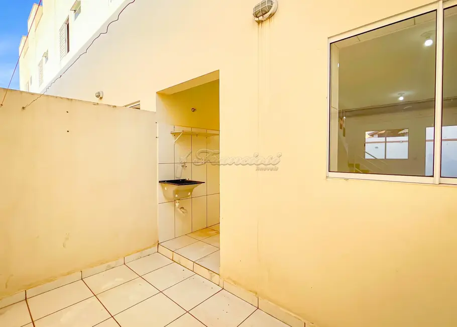 Foto 7 de Casa de Condomínio com 2 quartos à venda, 54m2 em Parque São Bento, Itapetininga - SP