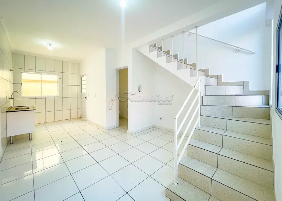 Foto 1 de Casa de Condomínio com 2 quartos à venda, 54m2 em Parque São Bento, Itapetininga - SP