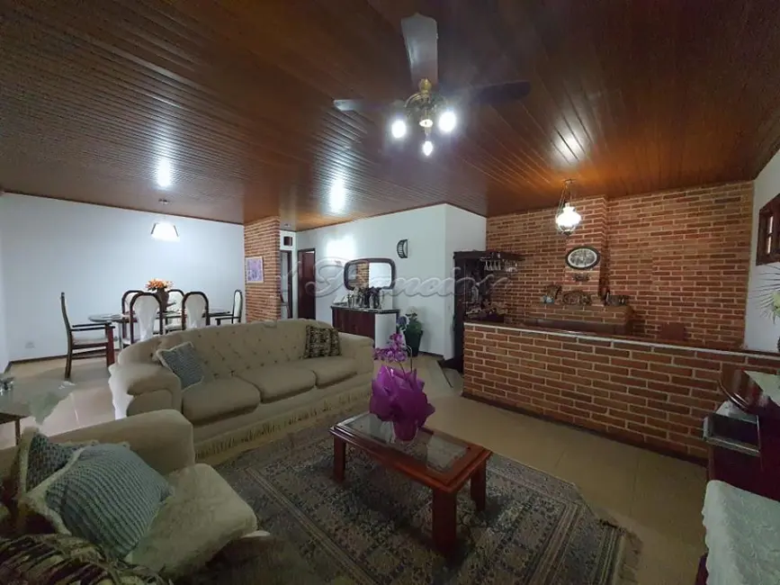 Chácara com 4 quartos à venda, 2505m2 em Vale San Fernando, Itapetininga - SP - imagem 3 Foto 3 de Chácara com 4 quartos à venda, 2505m2 em Vale San Fernando, Itapetininga - SP