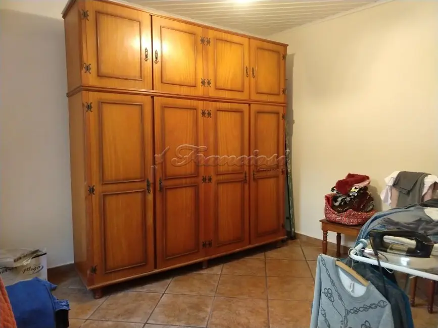 Casa com 3 quartos à venda, 183m2 em Centro, Itapetininga - SP - imagem 5 Foto 5 de Casa com 3 quartos à venda, 183m2 em Centro, Itapetininga - SP