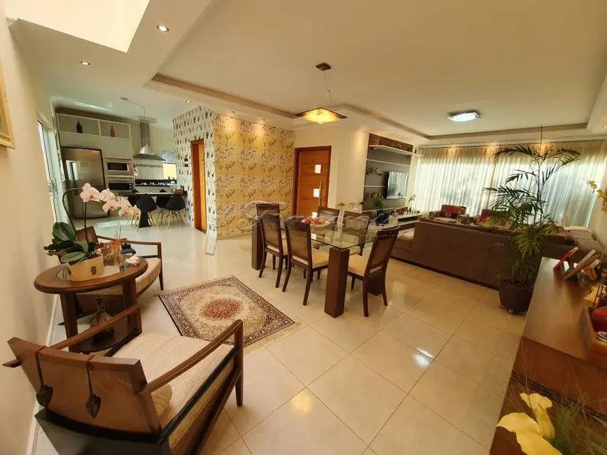 Foto 3 de Casa de Condomínio com 4 quartos à venda, 360m2 em Jardim Marabá, Itapetininga - SP