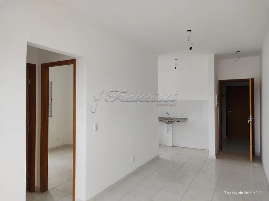 Foto 3 de Apartamento com 2 quartos para alugar, 42m2 em Vila Mazzei, Itapetininga - SP