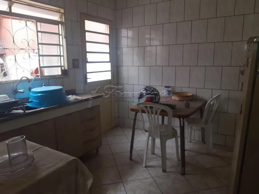 Foto 2 de Casa com 3 quartos à venda, 72m2 em Vila Santana, Itapetininga - SP