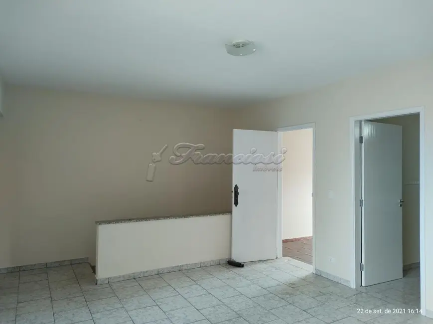 Casa com 3 quartos à venda, 138m2 em Centro, Itapetininga - SP - imagem 4 Foto 4 de Casa com 3 quartos à venda, 138m2 em Centro, Itapetininga - SP