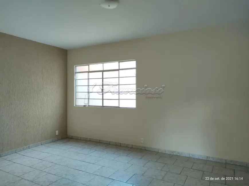 Casa com 3 quartos à venda, 138m2 em Centro, Itapetininga - SP - imagem 3 Foto 3 de Casa com 3 quartos à venda, 138m2 em Centro, Itapetininga - SP