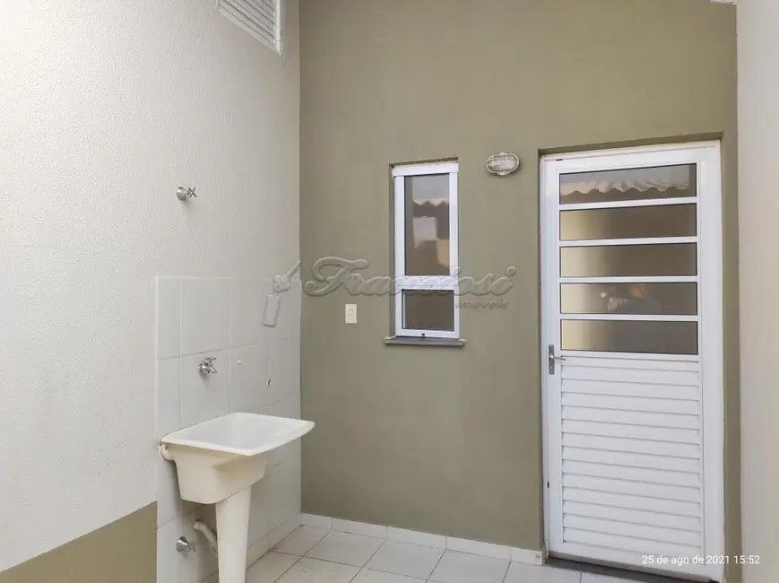 Foto 6 de Casa com 2 quartos para alugar, 210m2 em Itapetininga - SP