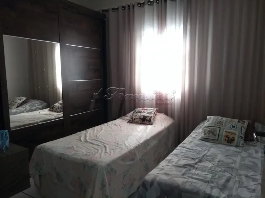 Casa com 2 quartos à venda, 200m2 em Itapetininga - SP - imagem 8 Foto 8 de Casa com 2 quartos à venda, 200m2 em Itapetininga - SP