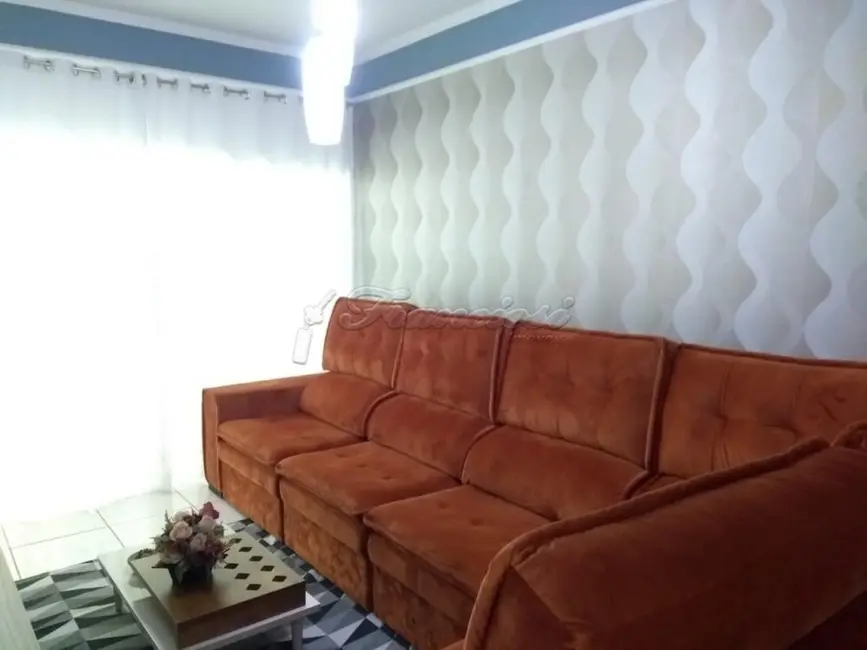 Casa com 2 quartos à venda, 200m2 em Itapetininga - SP - imagem 2 Foto 2 de Casa com 2 quartos à venda, 200m2 em Itapetininga - SP
