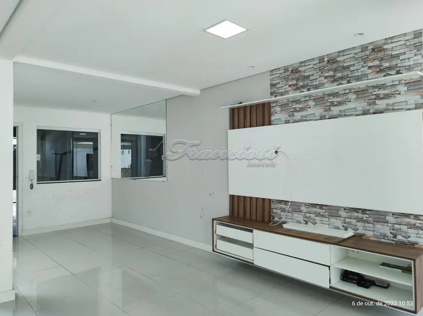 Casa com 3 quartos à venda, 192m2 em Centro, Itapetininga - SP - imagem 4 Foto 4 de Casa com 3 quartos à venda, 192m2 em Centro, Itapetininga - SP