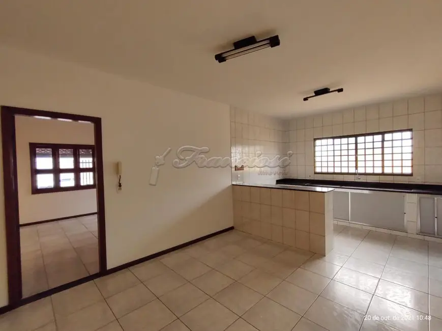 Casa com 3 quartos à venda, 230m2 em Jardim Marabá, Itapetininga - SP - imagem 4 Foto 4 de Casa com 3 quartos à venda, 230m2 em Jardim Marabá, Itapetininga - SP
