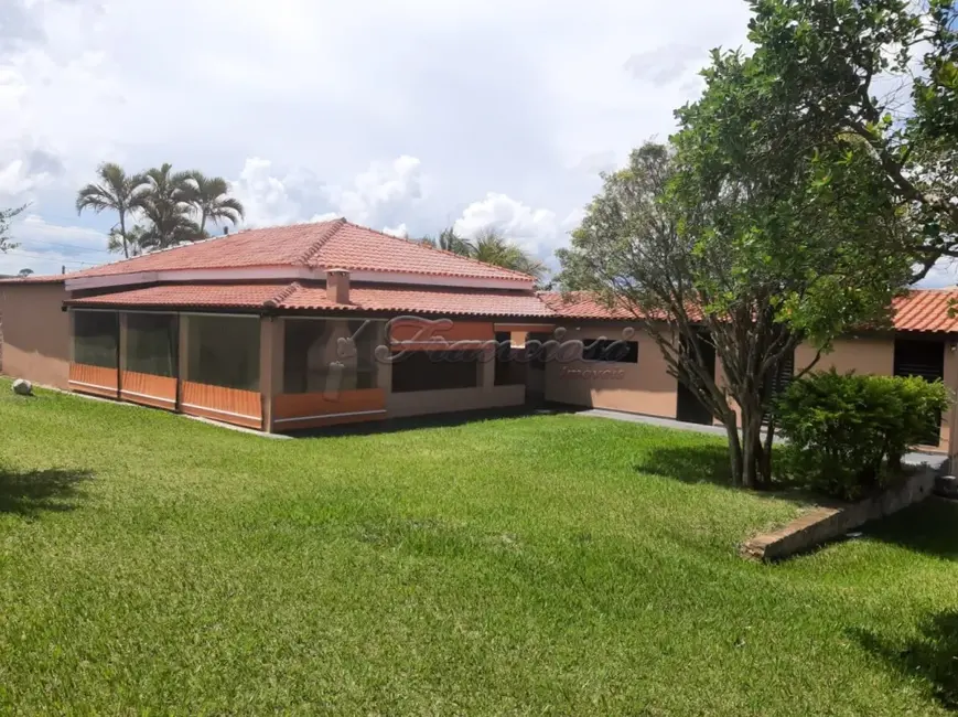 Chácara com 3 quartos à venda, 1003m2 em Sarapui - SP - imagem 4 Foto 4 de Chácara com 3 quartos à venda, 1003m2 em Sarapui - SP