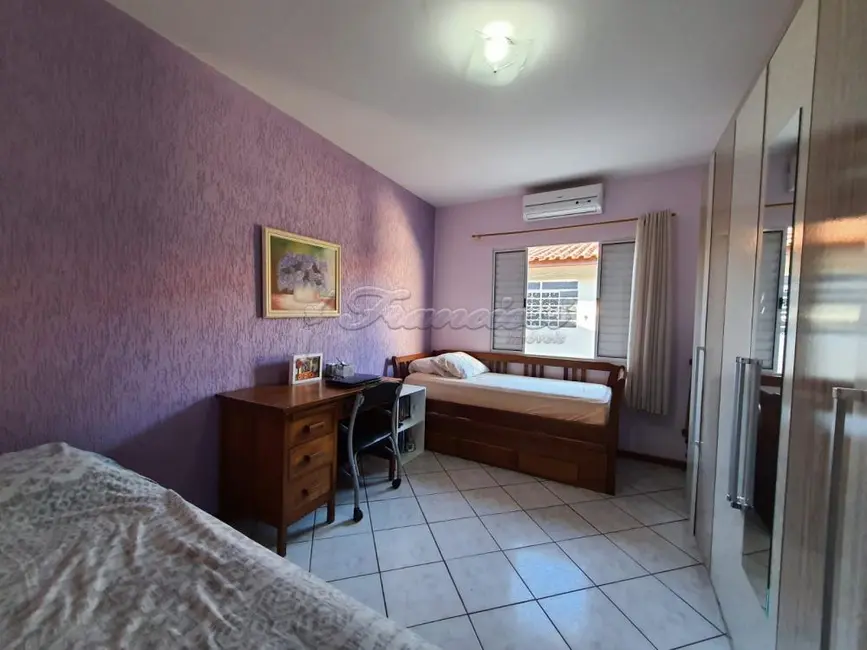 Casa com 4 quartos à venda, 163m2 em Parque Atenas do Sul, Itapetininga - SP - imagem 6 Foto 6 de Casa com 4 quartos à venda, 163m2 em Parque Atenas do Sul, Itapetininga - SP