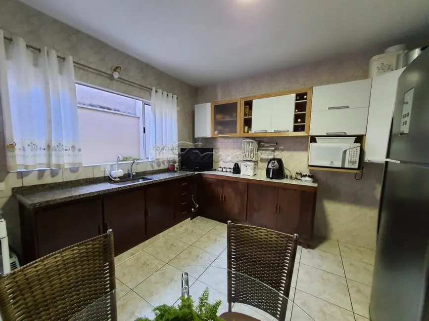 Foto 2 de Casa com 4 quartos à venda, 163m2 em Parque Atenas do Sul, Itapetininga - SP