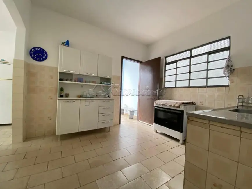 Casa com 3 quartos à venda, 185m2 em Vila Reis, Itapetininga - SP - imagem 5 Foto 5 de Casa com 3 quartos à venda, 185m2 em Vila Reis, Itapetininga - SP
