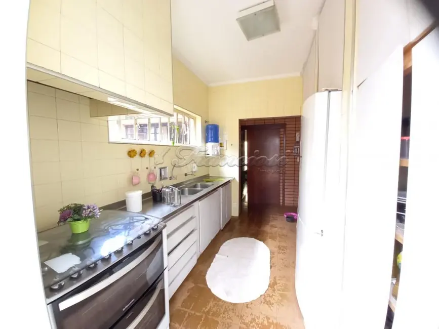 Foto 6 de Casa com 4 quartos à venda, 382m2 em Vila Rosa, Itapetininga - SP