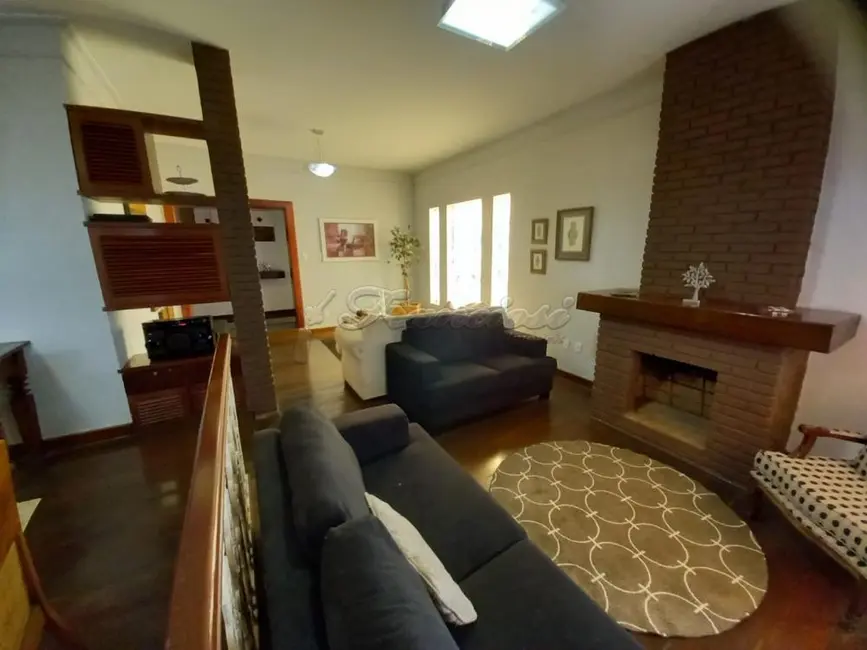 Foto 2 de Casa com 4 quartos à venda, 382m2 em Vila Rosa, Itapetininga - SP
