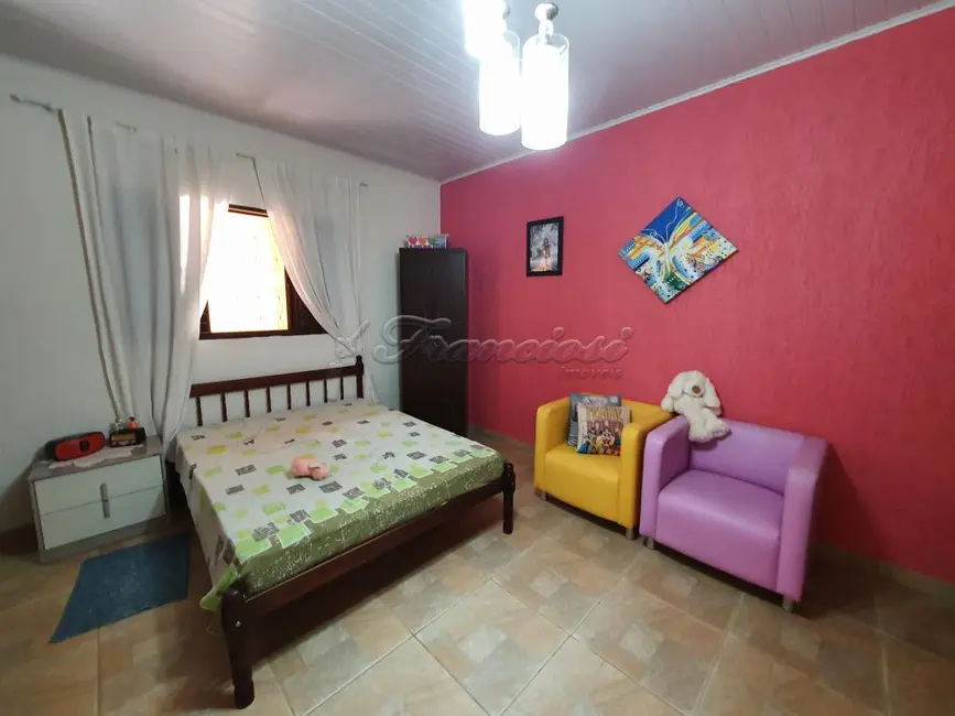 Chácara com 1 quarto à venda, 160m2 em Chácaras Alvorada, Itapetininga - SP - imagem 7 Foto 7 de Chácara com 1 quarto à venda, 160m2 em Chácaras Alvorada, Itapetininga - SP