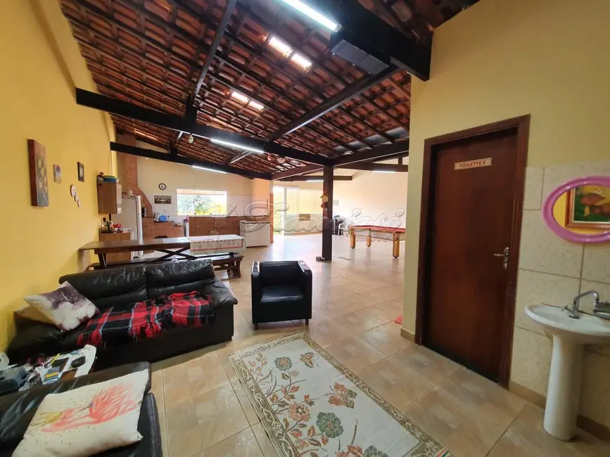 Chácara com 1 quarto à venda, 160m2 em Chácaras Alvorada, Itapetininga - SP - imagem 6 Foto 6 de Chácara com 1 quarto à venda, 160m2 em Chácaras Alvorada, Itapetininga - SP