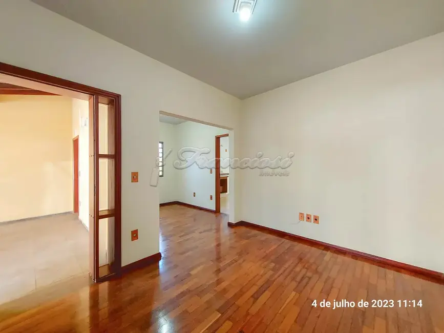 Casa com 3 quartos à venda, 157m2 em Centro, Itapetininga - SP - imagem 1 Foto 1 de Casa com 3 quartos à venda, 157m2 em Centro, Itapetininga - SP