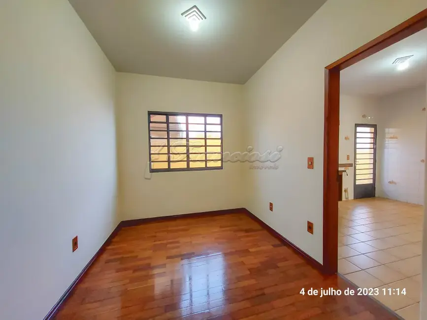 Casa com 3 quartos à venda, 157m2 em Centro, Itapetininga - SP - imagem 3 Foto 3 de Casa com 3 quartos à venda, 157m2 em Centro, Itapetininga - SP