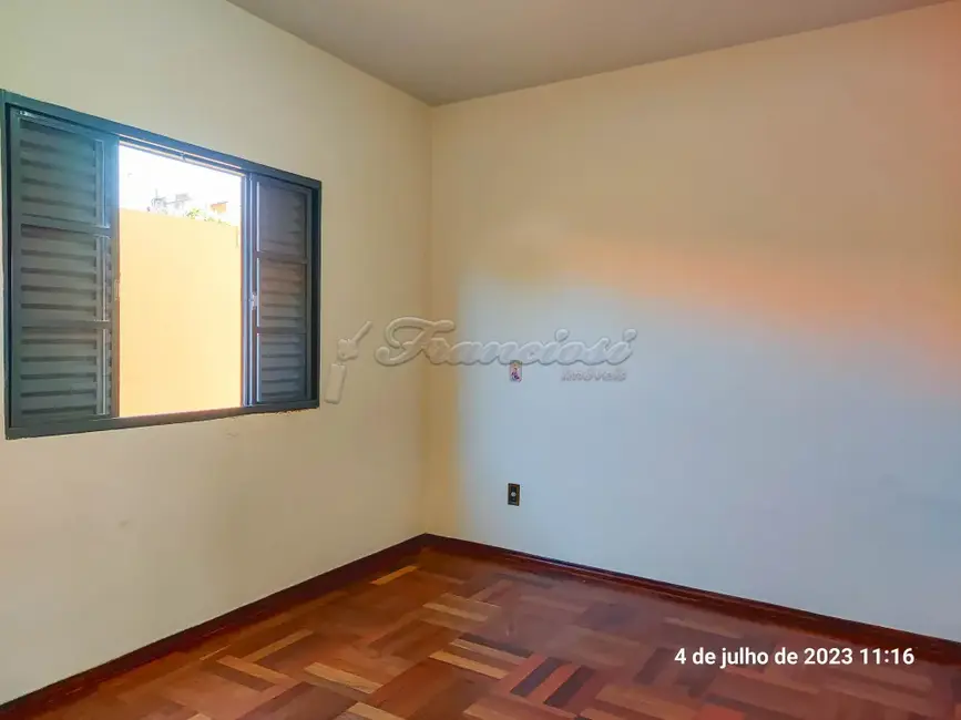 Casa com 3 quartos à venda, 157m2 em Centro, Itapetininga - SP - imagem 8 Foto 8 de Casa com 3 quartos à venda, 157m2 em Centro, Itapetininga - SP