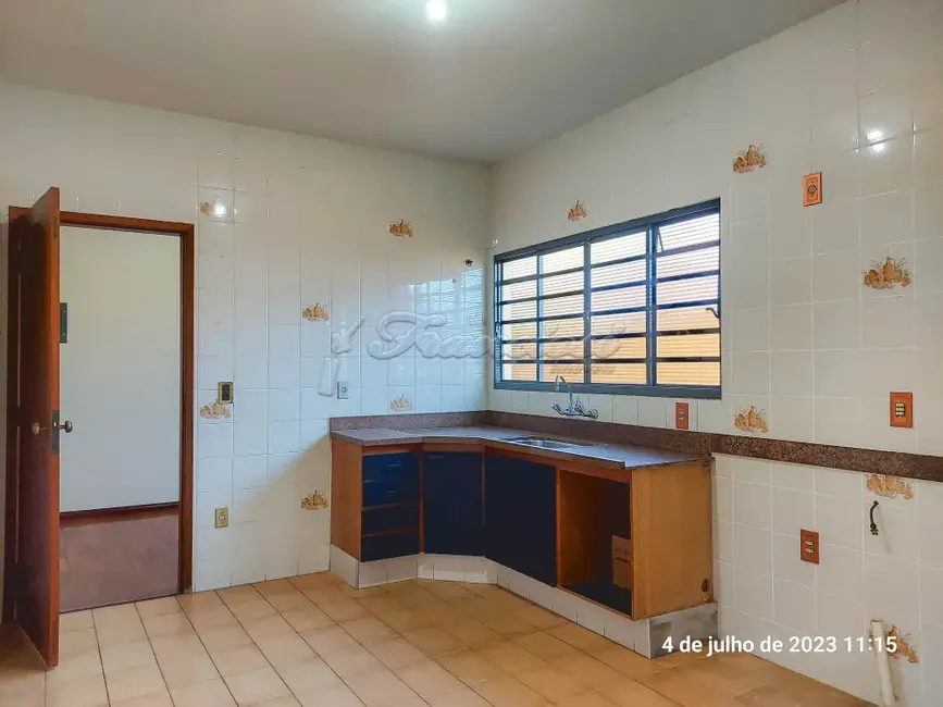 Casa com 3 quartos à venda, 157m2 em Centro, Itapetininga - SP - imagem 6 Foto 6 de Casa com 3 quartos à venda, 157m2 em Centro, Itapetininga - SP