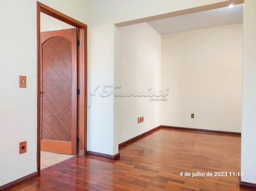 Casa com 3 quartos à venda, 157m2 em Centro, Itapetininga - SP - imagem 4 Foto 4 de Casa com 3 quartos à venda, 157m2 em Centro, Itapetininga - SP