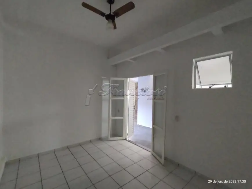 Casa com 2 quartos à venda, 215m2 em Vila Santa Isabel, Itapetininga - SP - imagem 7 Foto 7 de Casa com 2 quartos à venda, 215m2 em Vila Santa Isabel, Itapetininga - SP