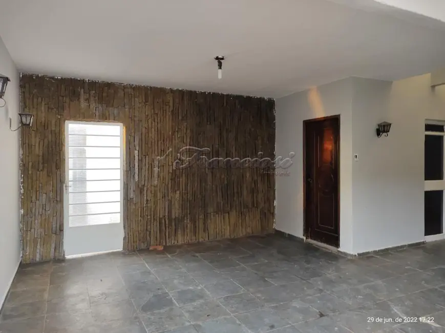 Casa com 2 quartos à venda, 215m2 em Vila Santa Isabel, Itapetininga - SP - imagem 2 Foto 2 de Casa com 2 quartos à venda, 215m2 em Vila Santa Isabel, Itapetininga - SP